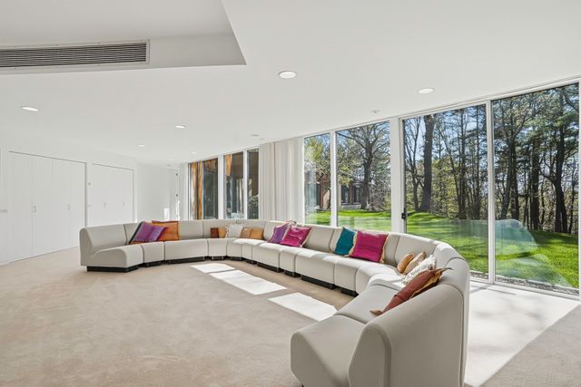 17 Deer Run, Wayland, MA 01778