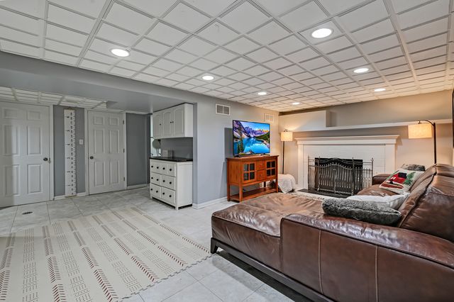 543 S Dunton Avenue, Arlington Heights, IL 60005
