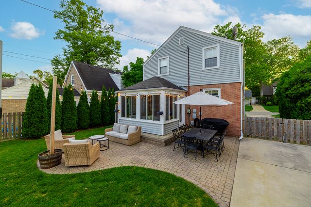 543 S Dunton Avenue, Arlington Heights, IL 60005