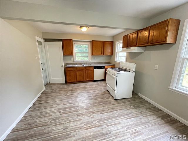 303 Midridge Drive, St Louis, MO 63137