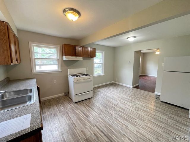 303 Midridge Drive, St Louis, MO 63137