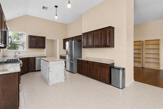 1128 Kensington Drive, Desoto, TX 75115