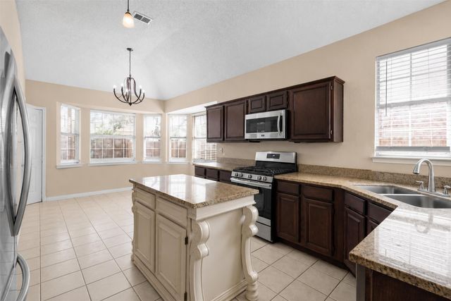 1128 Kensington Drive, Desoto, TX 75115