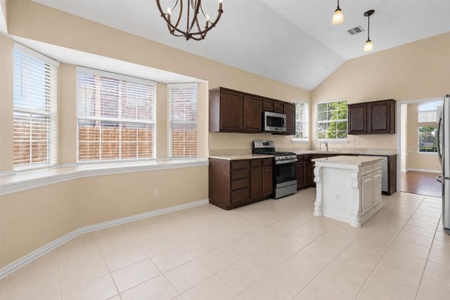 1128 Kensington Drive, Desoto, TX 75115