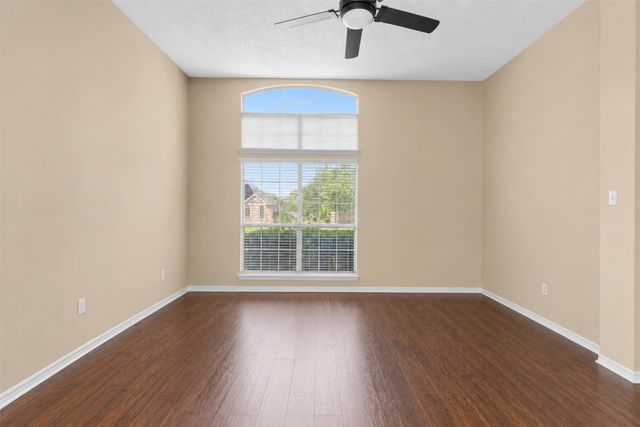 1128 Kensington Drive, Desoto, TX 75115