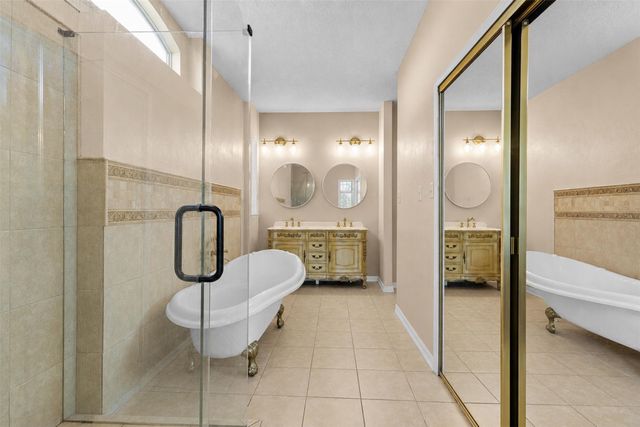 1128 Kensington Drive, Desoto, TX 75115