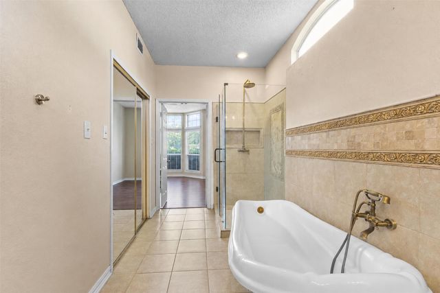 1128 Kensington Drive, Desoto, TX 75115