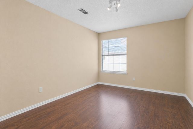 1128 Kensington Drive, Desoto, TX 75115