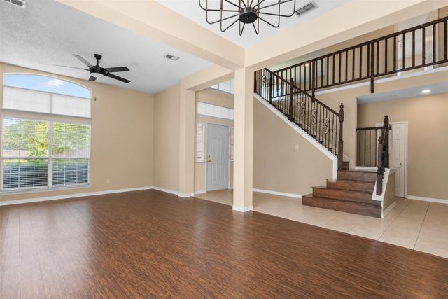 1128 Kensington Drive, Desoto, TX 75115