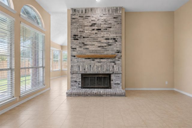 1128 Kensington Drive, Desoto, TX 75115