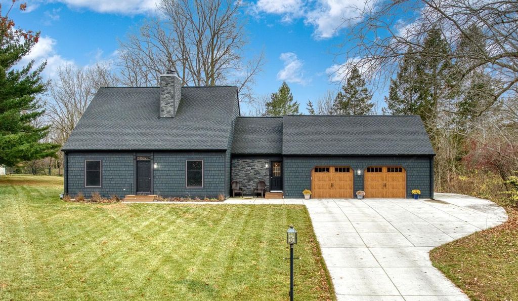 1544 Brookfield Court, Adrian City, MI 49221