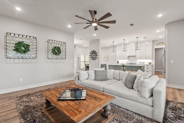 17 Republican Loop, Greenbrier, AR 72058