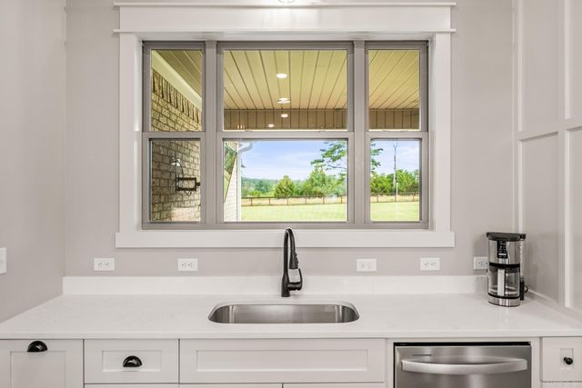 17 Republican Loop, Greenbrier, AR 72058