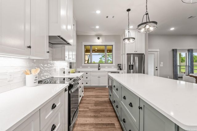 17 Republican Loop, Greenbrier, AR 72058