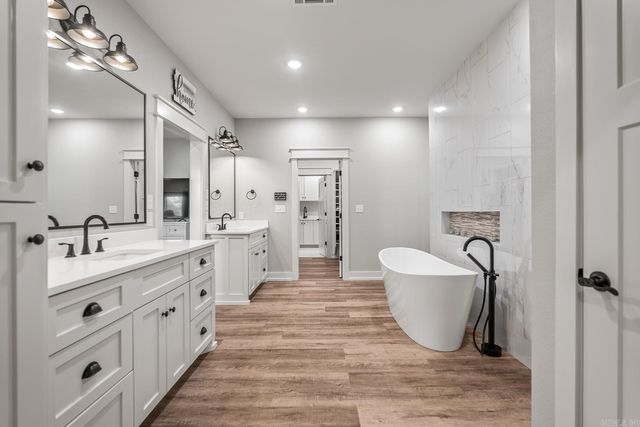 17 Republican Loop, Greenbrier, AR 72058