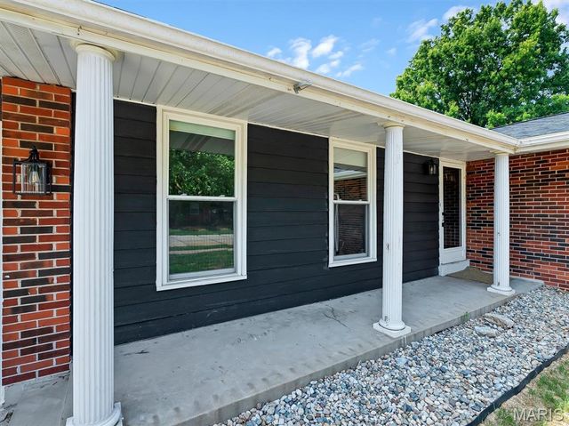 1215 Holgate Drive, Manchester, MO 63021
