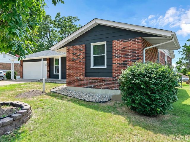 1215 Holgate Drive, Manchester, MO 63021