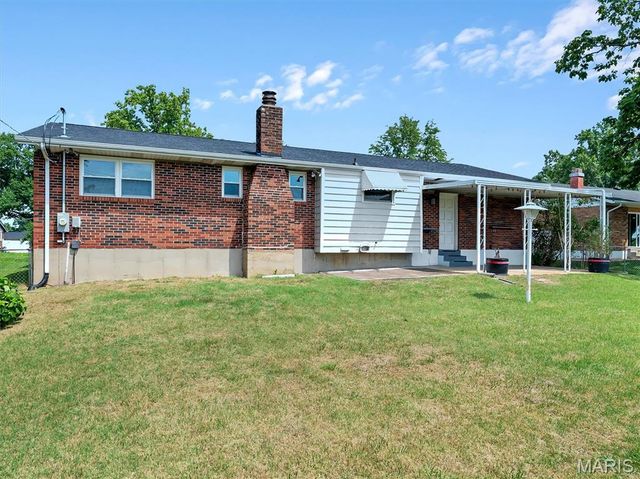 1215 Holgate Drive, Manchester, MO 63021