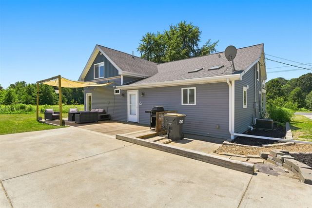 2719 S Cleveland Avenue, Saint Joseph, MI 49085