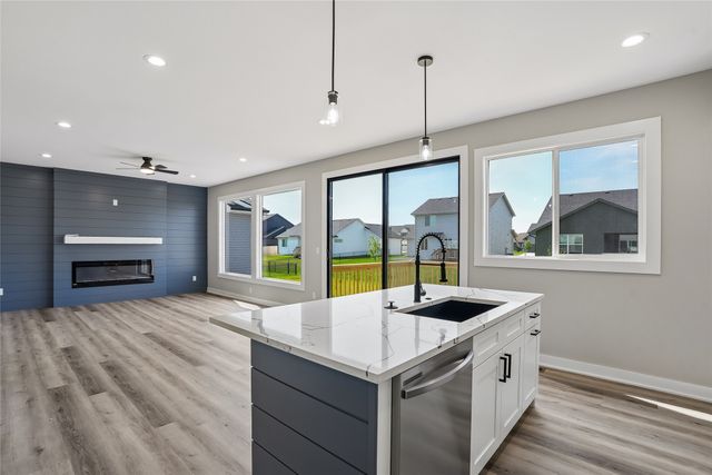 14522 Northpark Drive, Urbandale, IA 50323