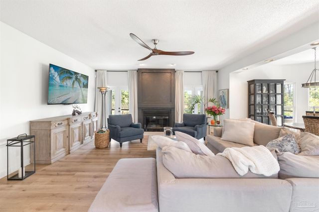 332 Deer Point Dr, Gulf Breeze, FL 32561