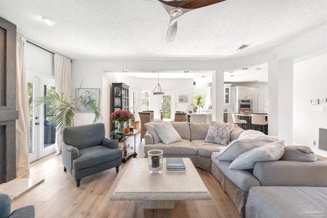 332 Deer Point Dr, Gulf Breeze, FL 32561