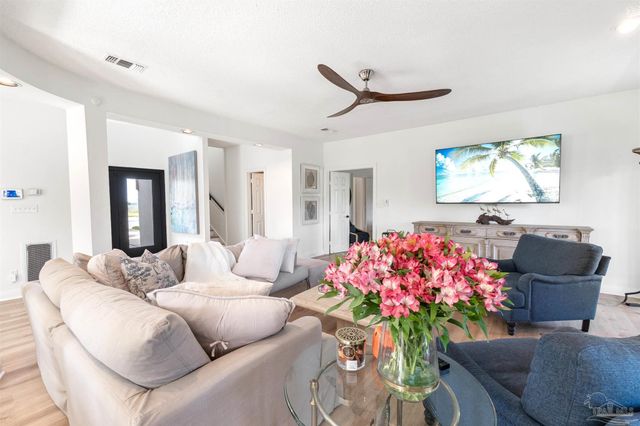 332 Deer Point Dr, Gulf Breeze, FL 32561