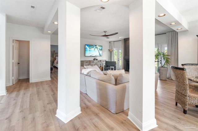 332 Deer Point Dr, Gulf Breeze, FL 32561