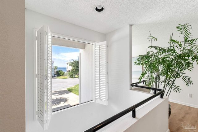 332 Deer Point Dr, Gulf Breeze, FL 32561