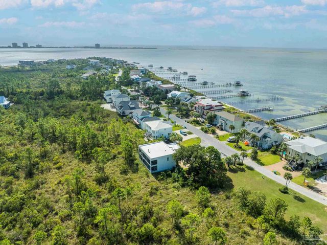 332 Deer Point Dr, Gulf Breeze, FL 32561