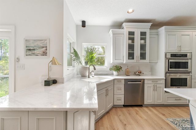 332 Deer Point Dr, Gulf Breeze, FL 32561