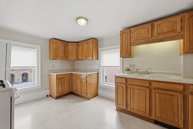 28 School 2, Leominster, MA 01453
