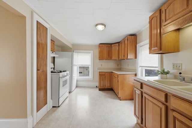 28 School 2, Leominster, MA 01453