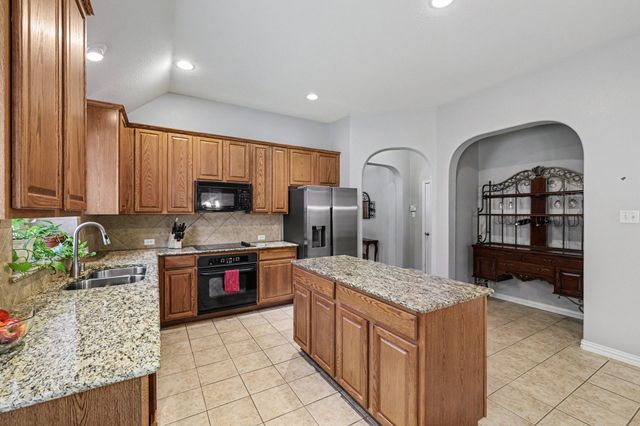 8586 Robertson Drive, Frisco, TX 75036