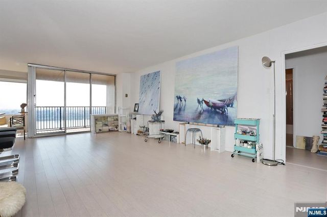 5 Horizon Road 2209, Fort Lee, NJ 07024