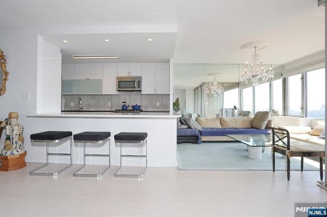5 Horizon Road 2209, Fort Lee, NJ 07024