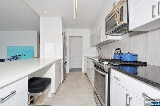 5 Horizon Road 2209, Fort Lee, NJ 07024