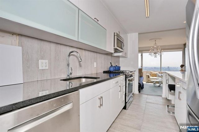 5 Horizon Road 2209, Fort Lee, NJ 07024