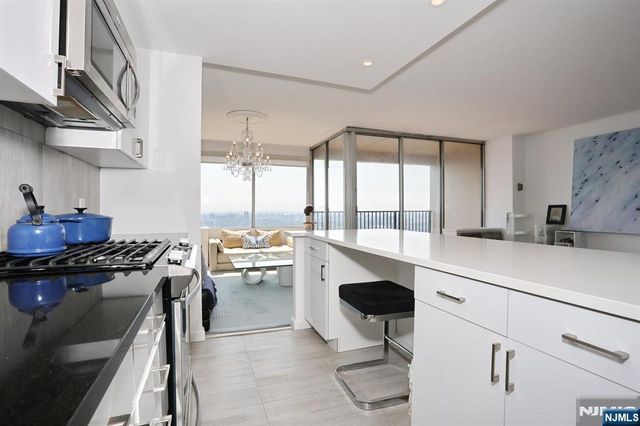 5 Horizon Road 2209, Fort Lee, NJ 07024