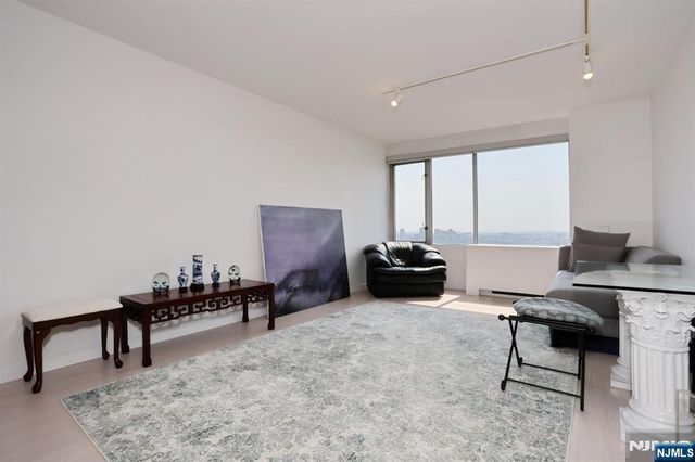 5 Horizon Road 2209, Fort Lee, NJ 07024
