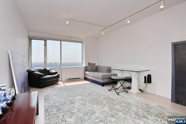 5 Horizon Road 2209, Fort Lee, NJ 07024