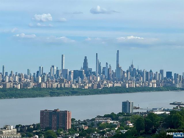 5 Horizon Road 2209, Fort Lee, NJ 07024