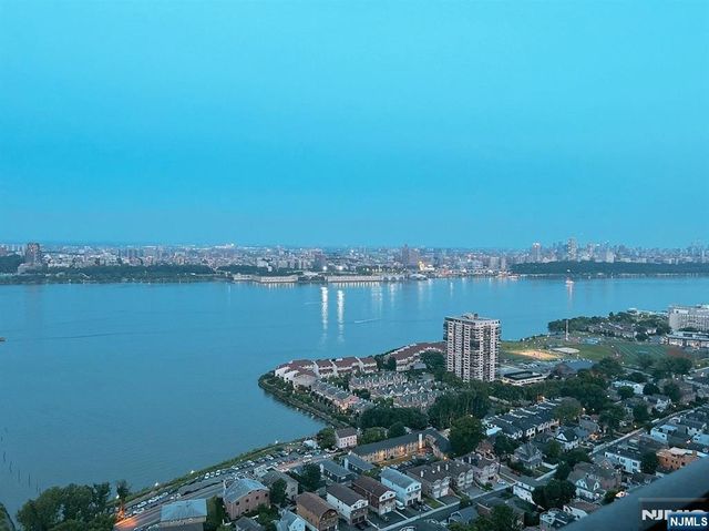 5 Horizon Road 2209, Fort Lee, NJ 07024