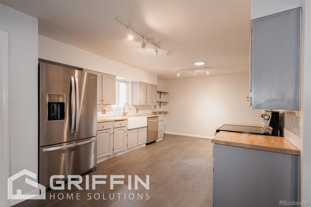 850 S Harlan Street, Lakewood, CO 80226