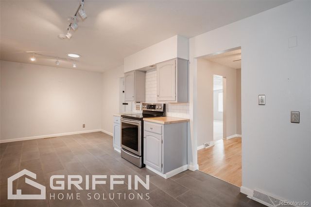 850 S Harlan Street, Lakewood, CO 80226