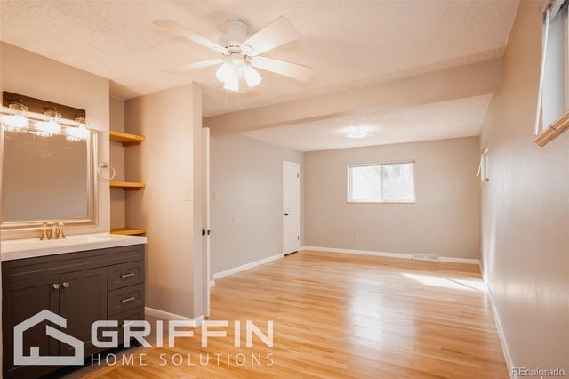 850 S Harlan Street, Lakewood, CO 80226