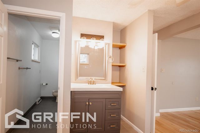 850 S Harlan Street, Lakewood, CO 80226