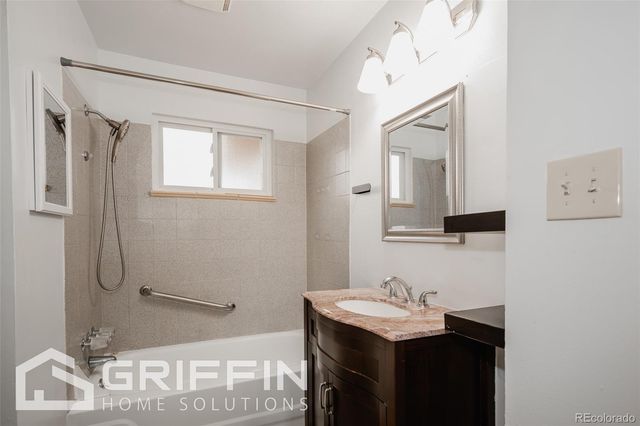 850 S Harlan Street, Lakewood, CO 80226