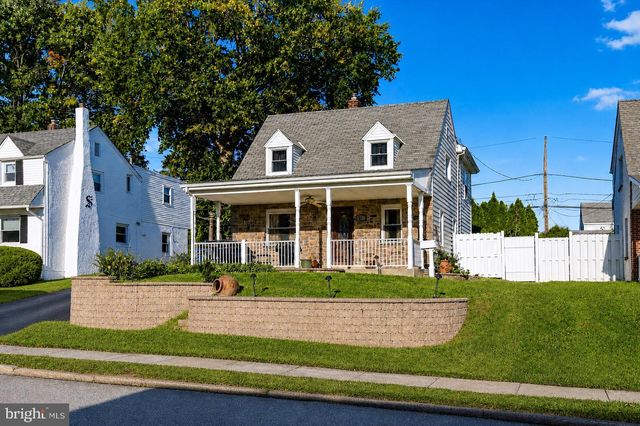 864 CRICKET RD, Secane, PA 19018
