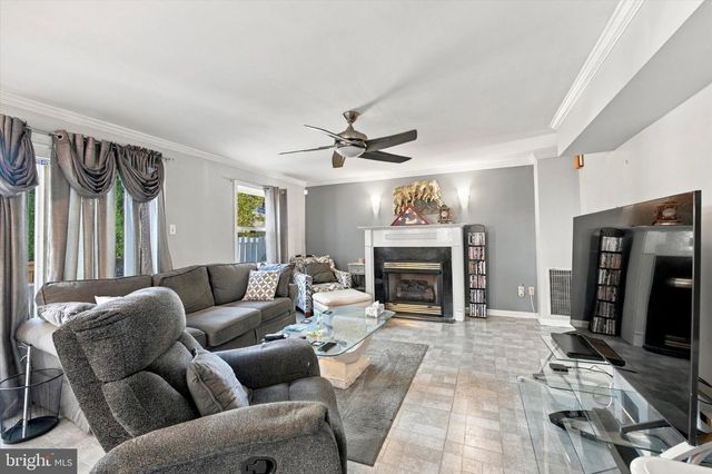 864 CRICKET RD, Secane, PA 19018